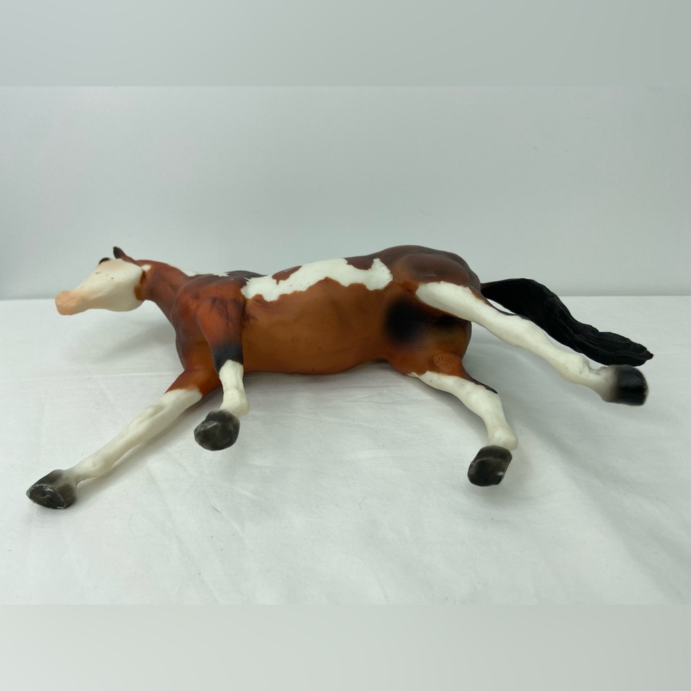 Breyer Model Freedom Series Pinto Sport horse Bay Overo #677 Retired 2006 - Picture 5 of 8